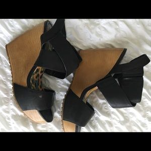 Steve Madden black summer wedges